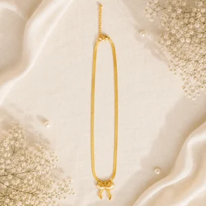 White Bow chain